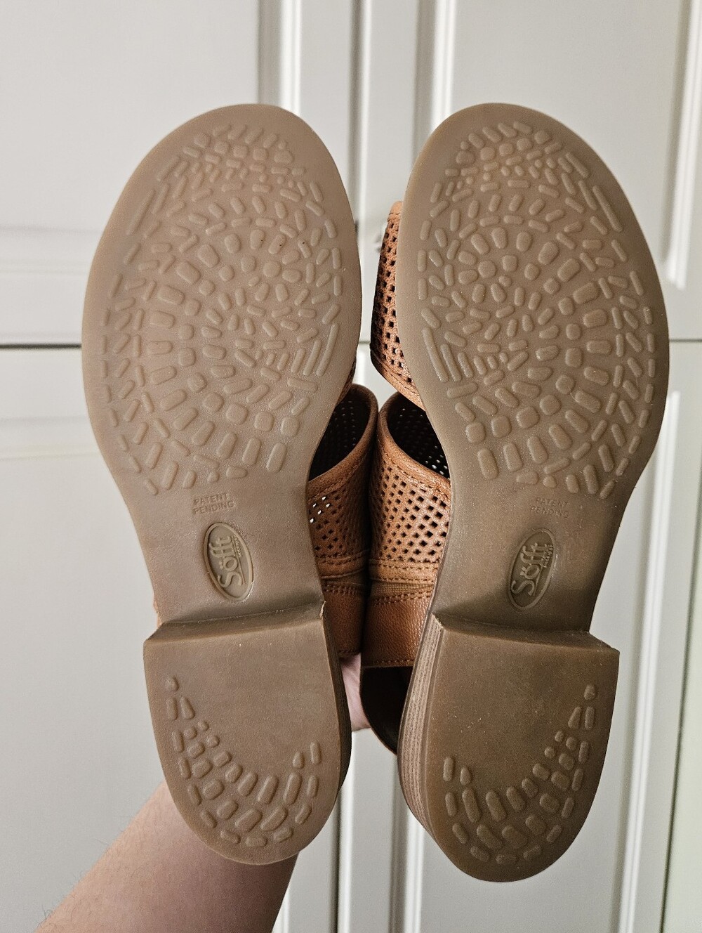 NWOB Sofft Tan Brown Perforated Leather Zip Low Heel Comfort Sandals Boho Chic - Picture 6 of 7